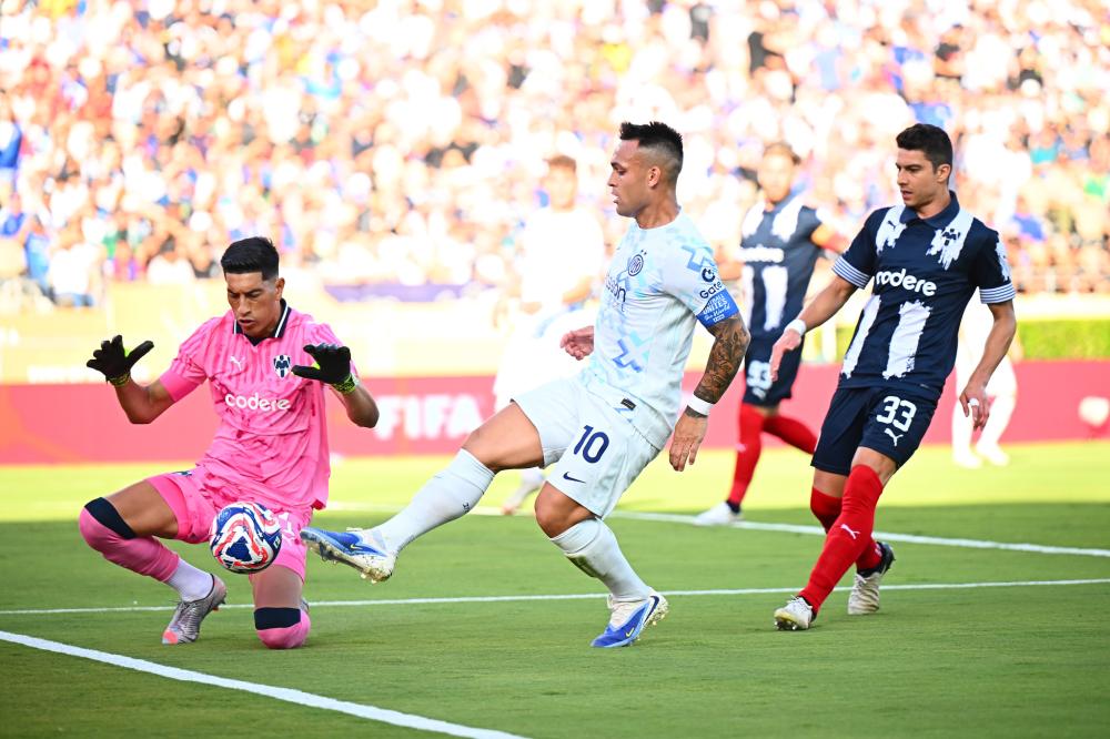 桑托斯主席：我们想和内马尔续约至明年世界杯，将很快谈判