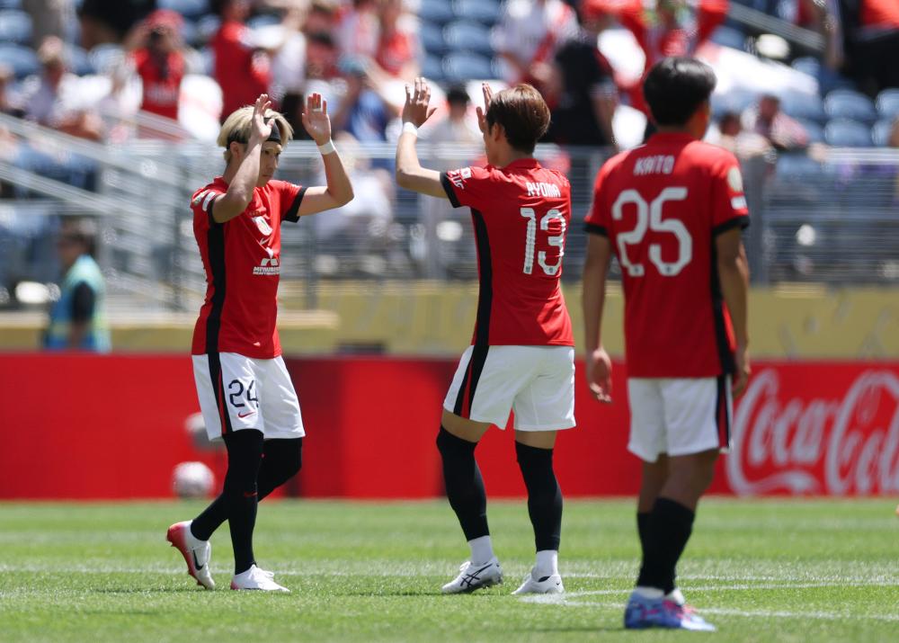 记者：切尔西中场霍尔加盟埃弗顿的转会费为2400万镑+浮动